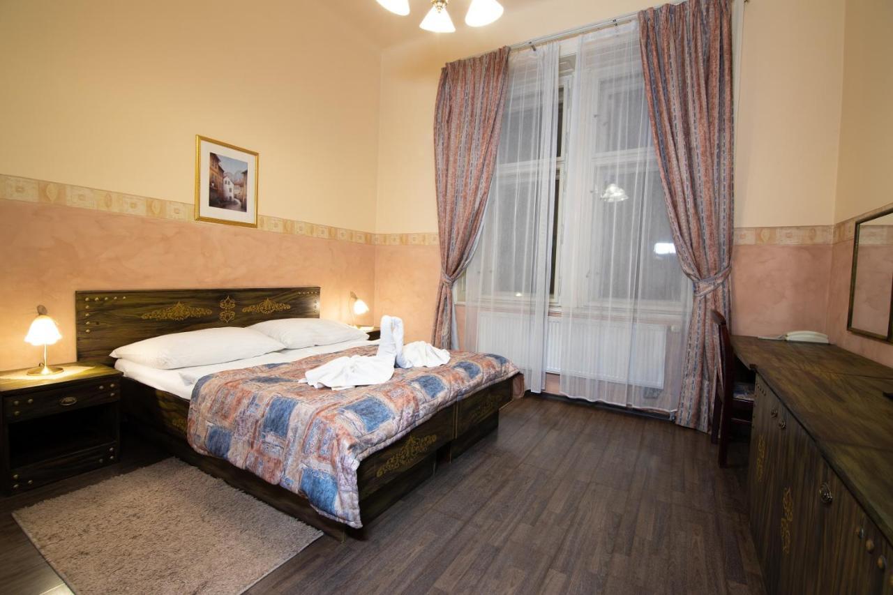 Victor Hotel